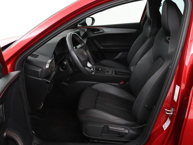 Cupra Leon 1.4 e-Hybrid | Stoel & stuurverwarming | Carplay | Camera | Adaptive cruise | Sfeerverlichting | Navigatie | Park Assist | Keyless | Full LED | PHEV