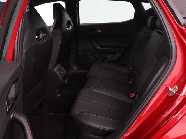 Cupra Leon 1.4 e-Hybrid | Stoel & stuurverwarming | Carplay | Camera | Adaptive cruise | Sfeerverlichting | Navigatie | Park Assist | Keyless | Full LED | PHEV