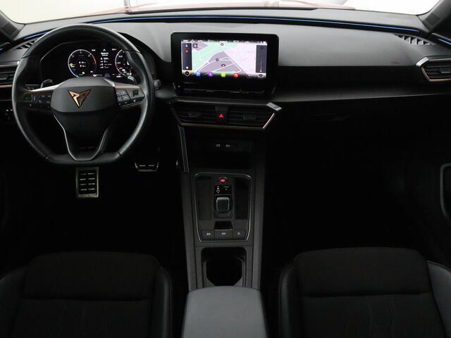 Cupra Leon 1.4 e-Hybrid | Stoel & stuurverwarming | Carplay | Camera | Adaptive cruise | Sfeerverlichting | Navigatie | Park Assist | Keyless | Full LED | PHEV