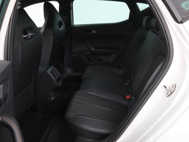 Cupra Leon 1.4 e-Hybrid | Stoel & stuurverwarming | Camera | Adaptive cruise | Carplay | Navigatie | Sfeerverlichting | Keyless | Full LED | Sportstoelen | PHEV
