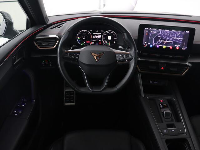 Cupra Leon 1.4 eHybrid | 245pk | Stoel & stuurverwarming | Carplay | Memory | Sfeerverlichting | Parkeerhulp | Navigatie | Keyless | Full LED | Sportstoelen | Magnetic Tech Matt | PHEV | Plug In