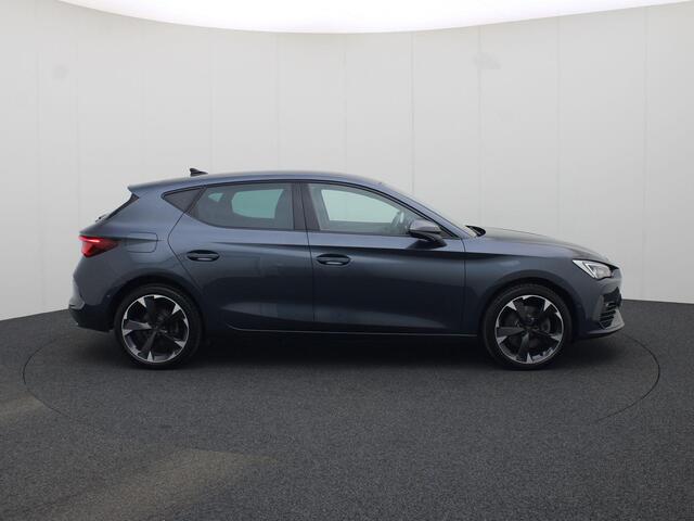 Cupra Leon 1.4e-Hybrid 150kW/204PK VZ DSG · Navigatie · Apple/Android Car Play · Camera + Parkeersensoren