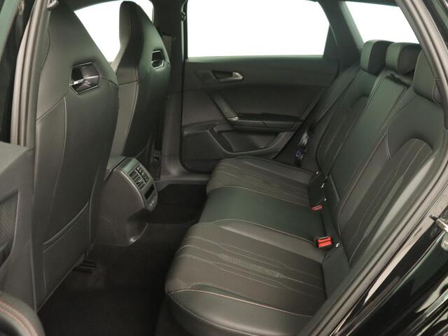 Cupra Leon 1.4 e-Hybrid VZ | 245pk | Stoel & stuurverwarming | Adaptive cruise | Camera | Carplay | Navigatie | 19'' lichtmetalen velgen | Digital Cockpit | Sportstoelen | PHEV | Plug In