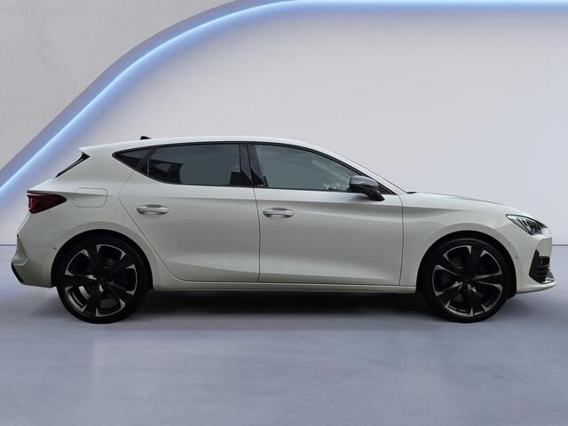 Cupra Leon 1.4 e-Hybrid VZ Performance 245pk/Apple Carplay/Parkeersens. rondom+camera/ACC/Stoel&Stuurverw./DAB+/DCC/19''LMV/(MET GARANTIE*)