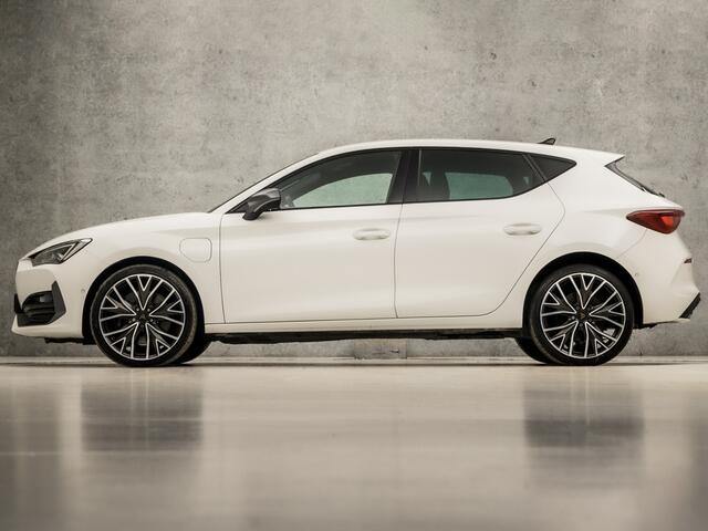 Cupra Leon 1.4 e-Hybrid VZ Sport 245Pk Automaat (APPLE CARPLAY, GROOT NAVI, CAMERA, KUIPSTOELEN, STUUR/STOELVERWARMING, KEYLESS, SFEERVERLICHTING, GETINT GLAS, ADAPTIVE CRUISE, NIEUWSTAAT)