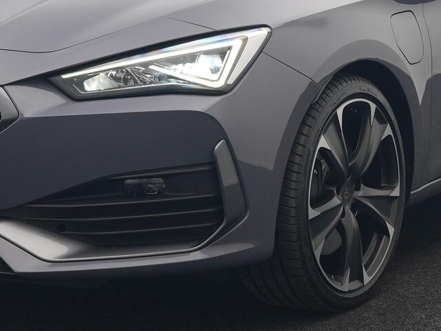Cupra Leon 1.4 e-Hybrid VZ Plug In Hybrid 245pk Dealer O.H PHEV | Keyless | Cruise Control | Lederen Sportstoelen Verwarmd | Navigatie | Virtual | Front & Lane Assist | Sportstuur Verwarmd | Sfeerverlichting | DAB | 19"L.M |