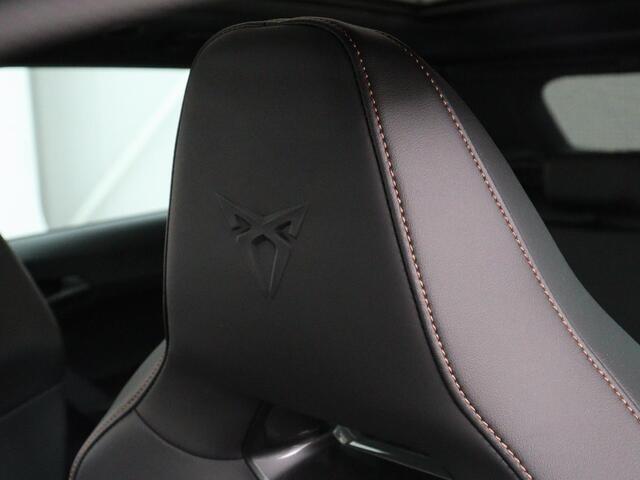 Cupra Leon 1.4 eHybrid | Panoramadak | Stoelverwarming | Leder | Carplay | Adaptive cruise | Camera | Navigatie | Park Assist | Sportstoelen | Full LED | Sfeerverlichting | PHEV | Plug In