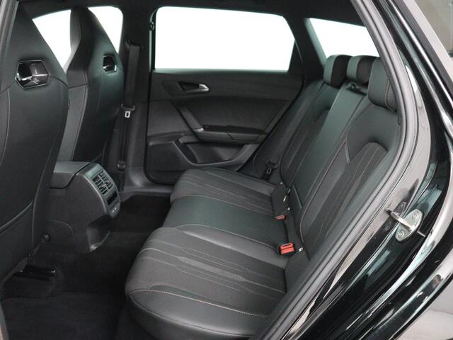 Cupra Leon 1.4 e-Hybrid VZ Business | 245pk | Origineel NL | Trekhaak | Stuurverwarming | Carplay | Adaptive cruise | Sfeerverlichting | Navigatie | Parkeerhulp | Keyless | PHEV | Plug In