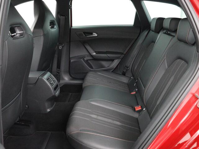 Cupra Leon 1.4 eHybrid | Trekhaak | Stoelverwarming | Carplay | Camera | Navigatie | Adaptive cruise | Stuurverwarming | Keyless | Full LED | Sportstoelen | PHEV | Plug In