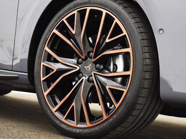 Cupra Leon 1.5 TSI 204pk DSG e-Hybrid VZ Performance · Panoramadak · Camera · Keyless · Dodehoek Detectie · Sennheiser Audio · Elek. Voorstoelen · Carbon Spiegelkappen · 19'' Inch · Garantie t/m 02-02-2030 of 100.000km