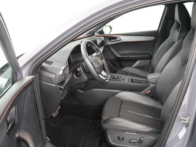 Cupra Leon 1.4 eHybrid VZ | 245pk | Trekhaak | Stoelverwarming | Adaptive cruise | Camera | Carplay | Navigatie | Sfeerverlichting | Keyless | Park Assist | Memory | Sportstoelen | Full LED | PHEV | Plug In