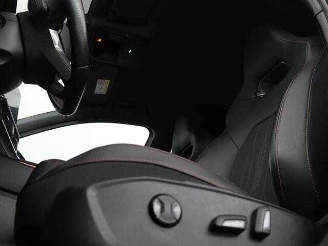 Cupra Leon 1.4 eHybrid VZ | 245pk | Trekhaak | Stoelverwarming | Adaptive cruise | Camera | Carplay | Navigatie | Sfeerverlichting | Keyless | Park Assist | Memory | Sportstoelen | Full LED | PHEV | Plug In