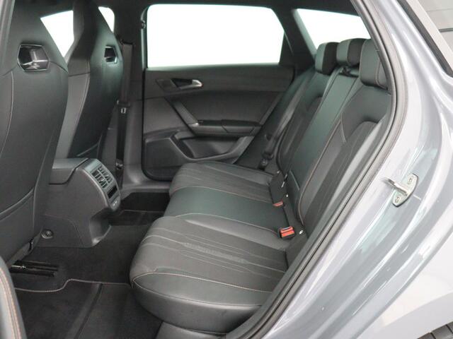 Cupra Leon 1.4 eHybrid VZ | 245pk | Trekhaak | Stoelverwarming | Adaptive cruise | Camera | Carplay | Navigatie | Sfeerverlichting | Keyless | Park Assist | Memory | Sportstoelen | Full LED | PHEV | Plug In