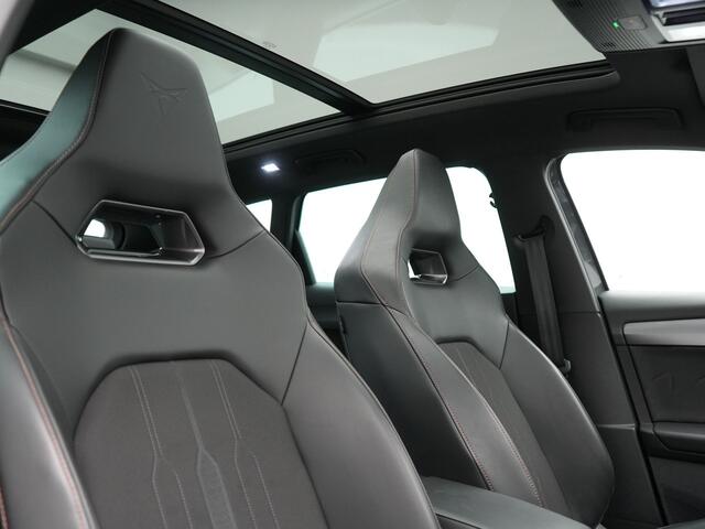 Cupra Leon 1.4 e-Hybrid VZ Copper Edition Plug In Hybrid 245pk Dealer O.H PHEV | Panodak | Adaptive Cruise | Sportstoelen Memory & Verwarmd | Sfeerverlichting | Apple Carplay | Blis | Keyless | Stuur Verwarmd | Navigatie | Virtual | DAB |