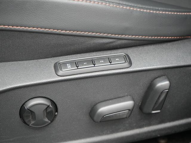 Cupra Leon 1.4 e-Hybrid VZ Copper Edition Plug In Hybrid 245pk Dealer O.H PHEV | Panodak | Adaptive Cruise | Sportstoelen Memory & Verwarmd | Sfeerverlichting | Apple Carplay | Blis | Keyless | Stuur Verwarmd | Navigatie | Virtual | DAB |