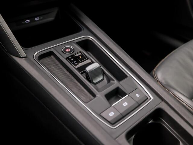 Cupra Leon 2.0 TSI VZ Sport 301Pk Automaat (SCHUIFDAK, BLACK PACK, APPLE CARPLAY, STUUR/STOELVERWARMING, KUIPSTOELEN, MEMORY SEATS, CAMERA, BEATS AUDIO, ADAPTIVE CRUISE, KEYLESS, SFEERVERLICHTING, NIEUWSTAAT)