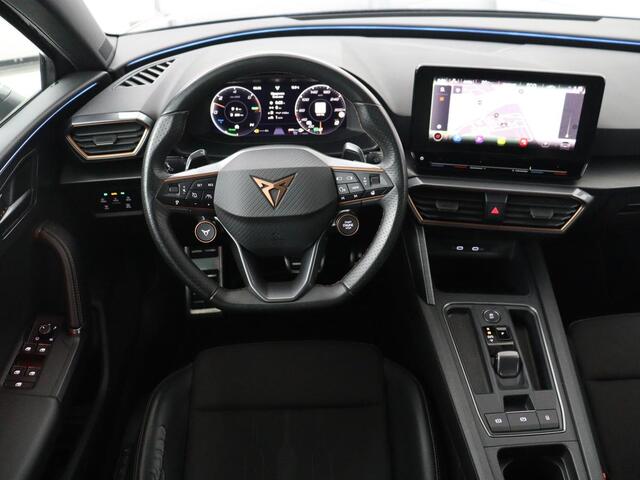 Cupra Leon 1.4 eHybrid VZ | 245pk | Stoelverwarming | Carplay | Sfeerverlichting | Adaptive cruise | Navigatie | Full LED | Half leder | Stuurverwarming | Camera | Full LED | Keyless | PHEV | Plug In