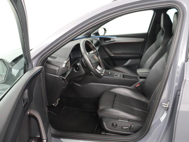 Cupra Leon 1.4 eHybrid VZ | 245pk | Stoelverwarming | Carplay | Sfeerverlichting | Adaptive cruise | Navigatie | Full LED | Half leder | Stuurverwarming | Camera | Full LED | Keyless | PHEV | Plug In