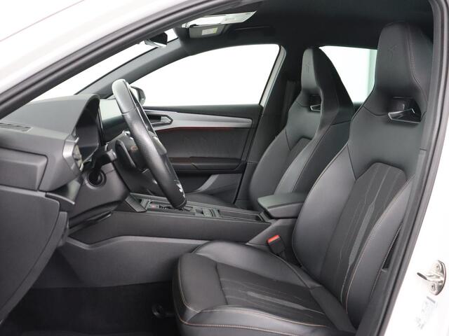 Cupra Leon 1.4 eHybrid VZ | SOH 90,7% | 245pk | Stoelverwarming | Adaptive cruise | Camera | Carplay | Navigatie | Sfeerverlichting | Full LED | Sportstoelen | Keyless | PHEV | Plug In
