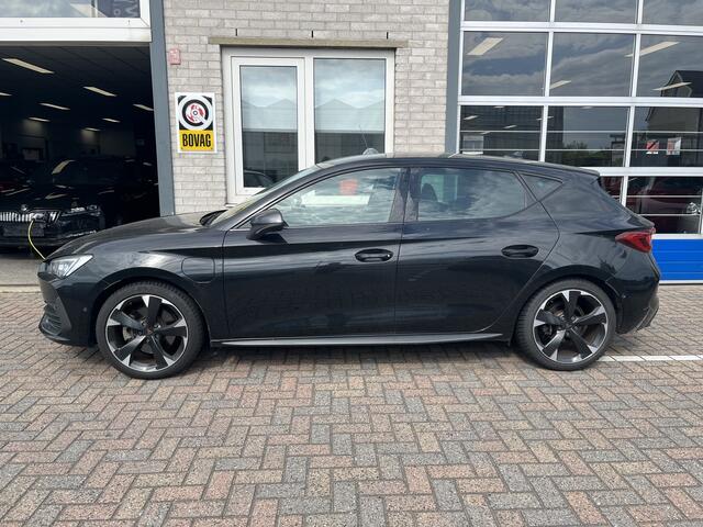 Cupra Leon 1.4 e-Hybrid Performance / AUTOMAAT/ ACC/ DODEHOEK/ PARK.SENSOREN V+A/ CAMERA/ STUUR+STOELVERWARM./ KEYLESS/ DIGITAL DASH/ RIJ-MODI/ DAB/ NAVI/ CLIMA/ LED/ 18'' LMV
