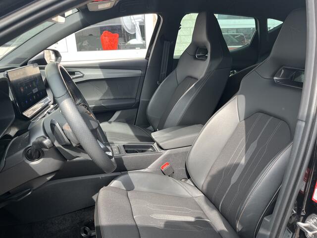 Cupra Leon 1.4 e-Hybrid Performance / AUTOMAAT/ ACC/ DODEHOEK/ PARK.SENSOREN V+A/ CAMERA/ STUUR+STOELVERWARM./ KEYLESS/ DIGITAL DASH/ RIJ-MODI/ DAB/ NAVI/ CLIMA/ LED/ 18'' LMV