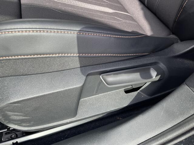 Cupra Leon 1.4 e-Hybrid Performance / AUTOMAAT/ ACC/ DODEHOEK/ PARK.SENSOREN V+A/ CAMERA/ STUUR+STOELVERWARM./ KEYLESS/ DIGITAL DASH/ RIJ-MODI/ DAB/ NAVI/ CLIMA/ LED/ 18'' LMV
