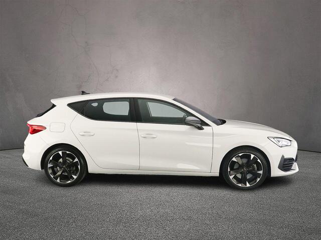Cupra Leon Business 1.4 TSI eHybrid 204pk DSG Automaat Cruise control, Navigatie, Parkeersensor achter, LED koplampen, Stoelverwarming, App connect, Stuurwiel verwarmd