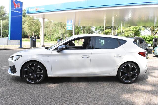 Cupra Leon 1.4 e-Hybrid VZ Business Automaat | Navigatie | Stuurverwarming | 12 mnd BOVAG Garantie | Whatsapp 06-53188999