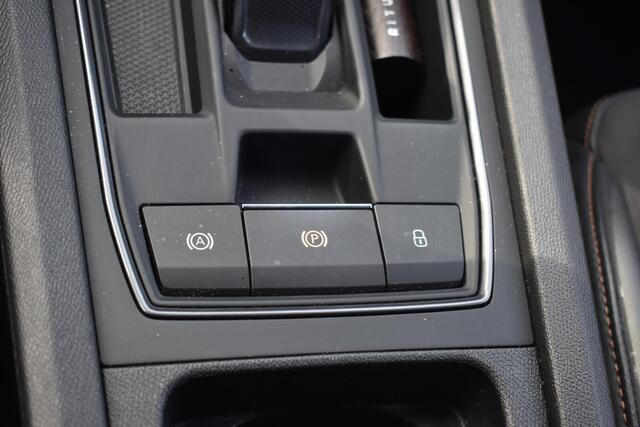 Cupra Leon 1.4 e-Hybrid VZ Business Automaat | Navigatie | Stuurverwarming | 12 mnd BOVAG Garantie | Whatsapp 06-53188999