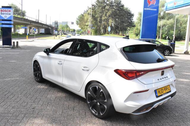 Cupra Leon 1.4 e-Hybrid VZ Business Automaat | Navigatie | Stuurverwarming | 12 mnd BOVAG Garantie | Whatsapp 06-53188999