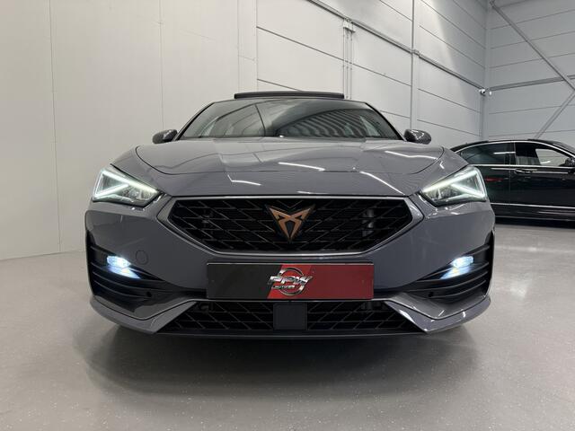 Cupra Leon 1.4 e-Hybrid VZ Copper Edition 25.893KM/PANO/SFEER/LED/ACC/ADAPTIVE-ONDERSTEL/CARPLAY/KEYLESS/KUIPSTOELEN/19"/PRIVACY/GRAPHENGRAU/ABSOLUTE NIEUWSTAAT