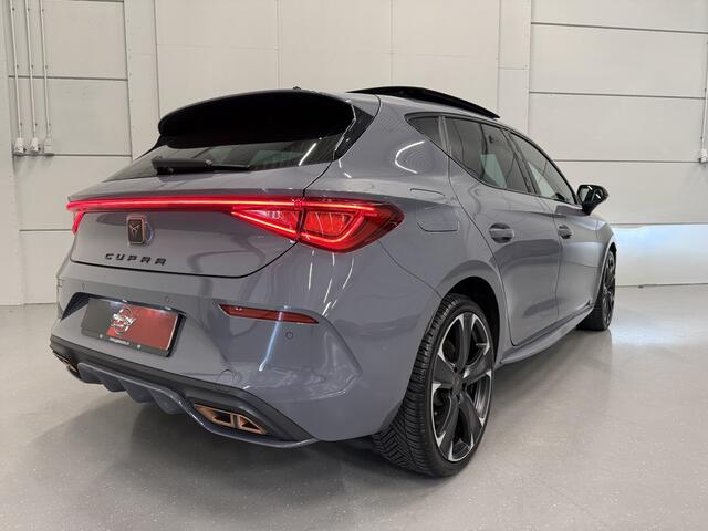 Cupra Leon 1.4 e-Hybrid VZ Copper Edition 25.893KM/PANO/SFEER/LED/ACC/ADAPTIVE-ONDERSTEL/CARPLAY/KEYLESS/KUIPSTOELEN/19"/PRIVACY/GRAPHENGRAU/ABSOLUTE NIEUWSTAAT