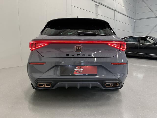 Cupra Leon 1.4 e-Hybrid VZ Copper Edition 25.893KM/PANO/SFEER/LED/ACC/ADAPTIVE-ONDERSTEL/CARPLAY/KEYLESS/KUIPSTOELEN/19"/PRIVACY/GRAPHENGRAU/ABSOLUTE NIEUWSTAAT