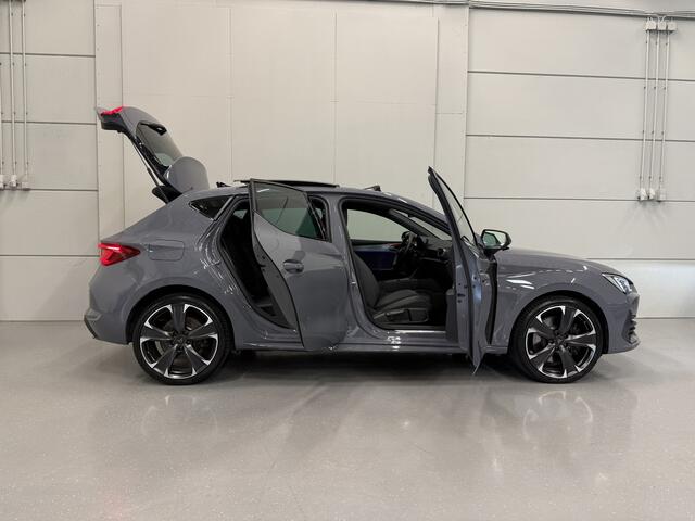 Cupra Leon 1.4 e-Hybrid VZ Copper Edition 25.893KM/PANO/SFEER/LED/ACC/ADAPTIVE-ONDERSTEL/CARPLAY/KEYLESS/KUIPSTOELEN/19"/PRIVACY/GRAPHENGRAU/ABSOLUTE NIEUWSTAAT