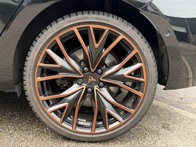 Cupra Leon 1.4 e-Hybrid VZ 245PK PLUG-IN HYBRIDE | 19 INCH | SPORT-KUIPSTOELEN | WINTERPAKKET | KEYLESS | FULL LED MATRIX | RIJASSISTENT-PAKKET XL | RIJKLAAR | 12 MND BOVAG GARANTIE