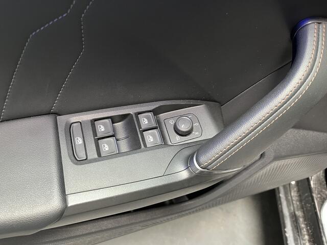 Cupra Leon 1.4 e-Hybrid Performance / AUTOMAAT/ PANO/ ACC/ PARK.SENSOREN V+A/ CAMERA/ STUURVERWARMING/ KEYLESS/ DIGITAL DASH/ RIJ-MODI/ NAVI/ DAB/ LED