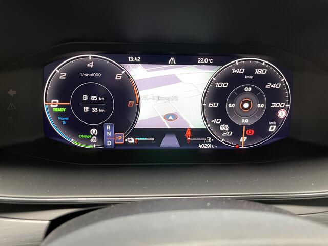 Cupra Leon 1.4 e-Hybrid Performance / AUTOMAAT/ PANO/ ACC/ PARK.SENSOREN V+A/ CAMERA/ STUURVERWARMING/ KEYLESS/ DIGITAL DASH/ RIJ-MODI/ NAVI/ DAB/ LED