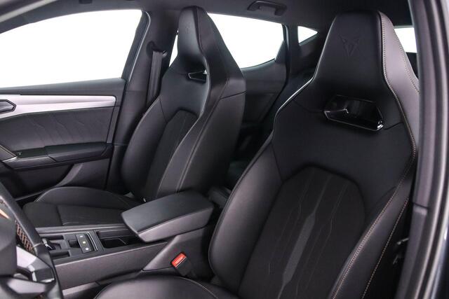 Cupra Leon Business 1.4 TSI eHybrid 204pk DSG Automaat Adaptive cruise control, Achteruitrijcamera, Navigatie, Stoelverwarming, LED koplampen, Stuurwiel verwarmd