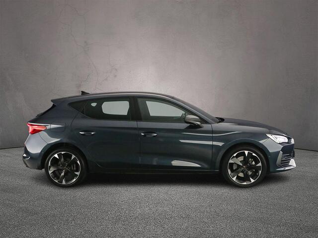 Cupra Leon Business 1.4 TSI eHybrid 204pk DSG Automaat Adaptive cruise control, Achteruitrijcamera, Navigatie, Stoelverwarming, LED koplampen, Stuurwiel verwarmd