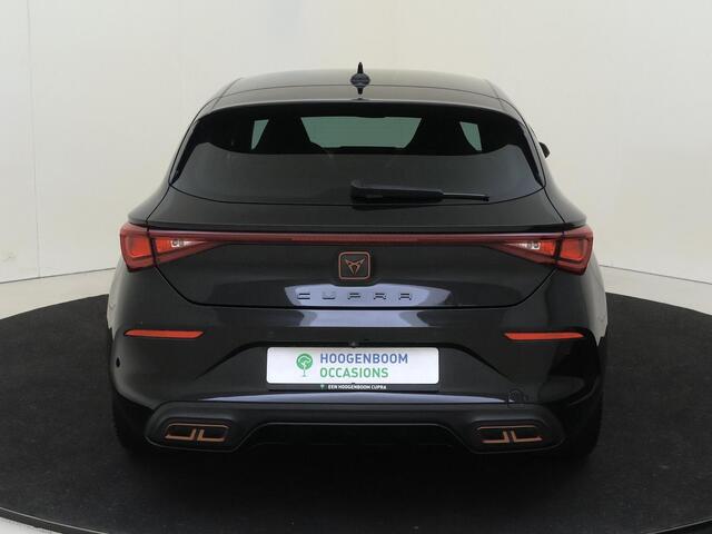 Cupra Leon 1.4 e-Hybrid Business | Achteruitrijcamera | Adaptieve demping | Keyless | Adaptieve cruise control | Lane assist | Stuurwielverwarming | 3-zone airco | Sfeerverlichting |