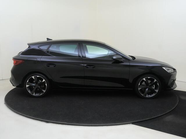 Cupra Leon 1.4 e-Hybrid Business | Achteruitrijcamera | Adaptieve demping | Keyless | Adaptieve cruise control | Lane assist | Stuurwielverwarming | 3-zone airco | Sfeerverlichting |