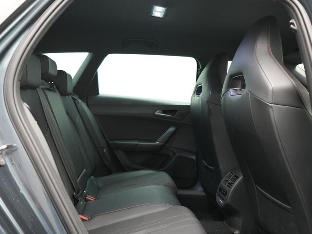 Cupra Leon 1.4 e-Hybrid PHEV 245pk Dealer O.H | Trekhaak | Adaptive Cruise | Sportstoelen & Stuur Verwarmd | Apple Carplay | Sfeerverlichting | Keyless | Virtual | Navigatie | DAB | 19"L.M |
