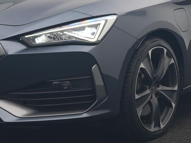 Cupra Leon 1.4 e-Hybrid PHEV 245pk Dealer O.H | Trekhaak | Adaptive Cruise | Sportstoelen & Stuur Verwarmd | Apple Carplay | Sfeerverlichting | Keyless | Virtual | Navigatie | DAB | 19"L.M |