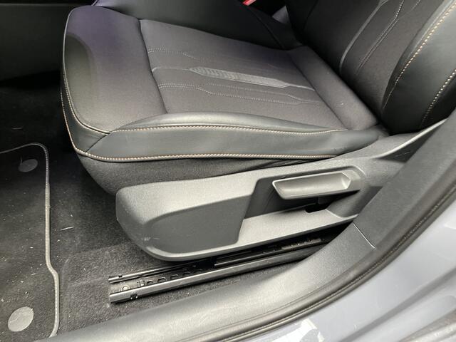 Cupra Leon 1.4 e-Hybrid VZ Performance / AUTOMAAT/ 245 PK/ PARK.SENSOREN V+A/ CAMERA/ ACC/ STUUR+STOELVERWARM./ DODEHOEK/ KEYLESS/ DIGITAL DASH/ RIJ-MODI/ NAVI/ DAB/ CLIMA/ LED/ 19'' LMV