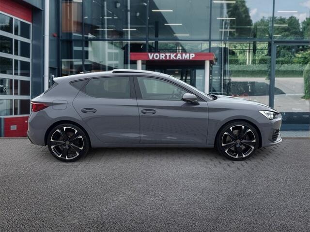 Cupra Leon 1.4 TSI eHYBRID VZ PANO-DAK/CAMERA/CRUISE/STOEL+STUURVERW/CARPLAY