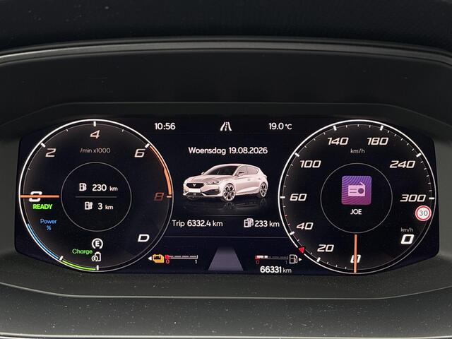 Cupra Leon 1.4 e-Hybrid Business | Cruise Control Adaptief | Stoelverwarming | Parkeersensoren | LED Koplampen | Virtual Cockpit | Navigatie | Apple Carplay | Android Auto | Keyless Entry | Lichtmetalen Velgen 18 inch | Plug-in Hybrid (PHEV)