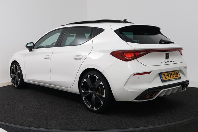 Cupra Leon 1.4 e-Hybrid VZ Adrenaline (PANORAMADAK, STOEL/STUUR VERWARMING, CRUISE CONTROL ADAPTIEF)