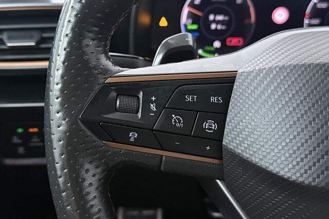 Cupra Leon 1.4 e-Hybrid VZ Adrenaline (PANORAMADAK, STOEL/STUUR VERWARMING, CRUISE CONTROL ADAPTIEF)