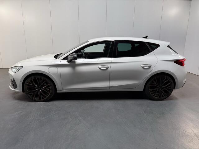 Cupra Leon 1.4 e-Hybrid VZ Performance / AUTOMAAT/ 245 PK/ PARK.SENSOR.V+A/ CAMERA/ ACC/ STUUR+STOELVERWARM./ KEYLESS/ RIJ-MODI/ DIGITAL DASH/ NAVI/ CLIMA/ LED