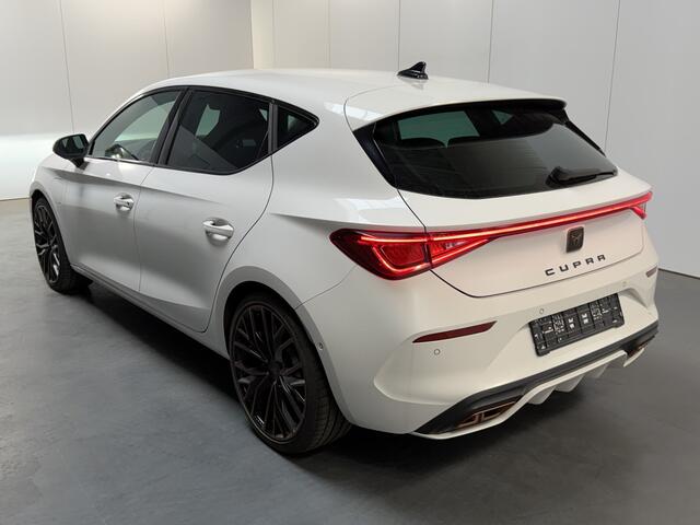Cupra Leon 1.4 e-Hybrid VZ Performance / AUTOMAAT/ 245 PK/ PARK.SENSOR.V+A/ CAMERA/ ACC/ STUUR+STOELVERWARM./ KEYLESS/ RIJ-MODI/ DIGITAL DASH/ NAVI/ CLIMA/ LED